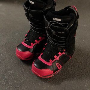 Nitro Snowboarding Boots (black/pink)